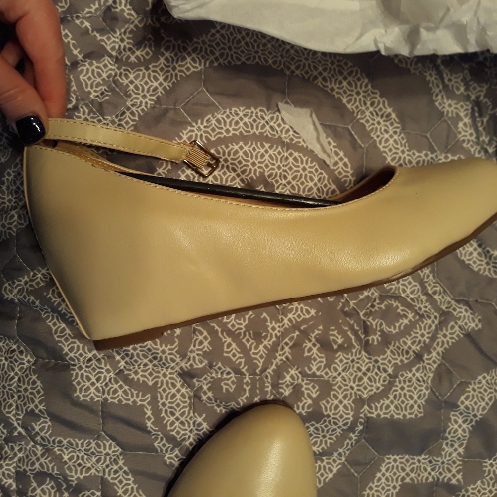 Ivory shoes - Picture 2 of 5